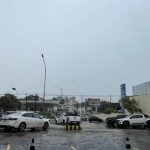 Rachadura e bueiro entupido estão entre as ocorrências da chuva