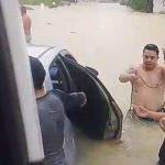 Vídeo: Chuva alaga Torquato Tapajós e carro fica preso em Manaus