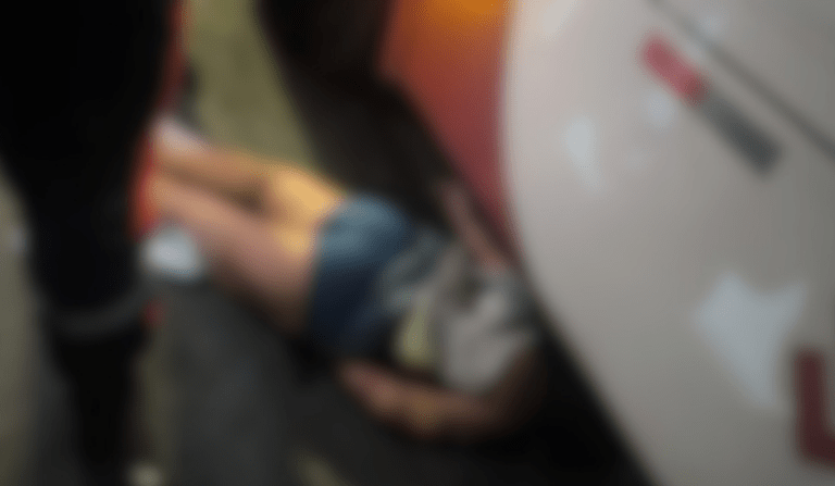 Mulher morre após colisão entre moto e ônibus em Manaus