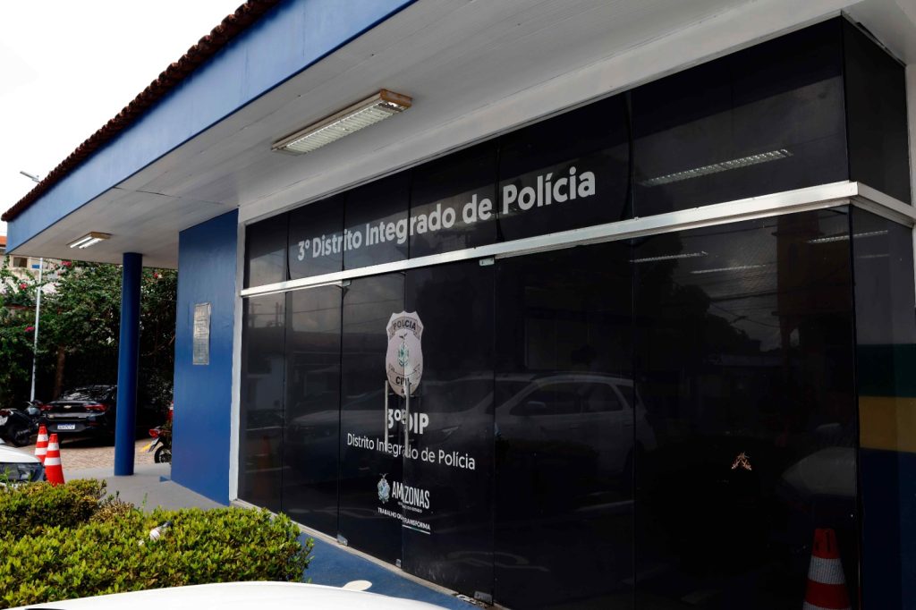 Polícia Civil prende suspeito de roubo de celular e uso de cartão em Manaus