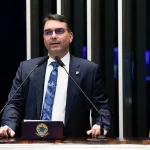 Flávio Bolsonaro critica indicação de Jorge Messias ao STF