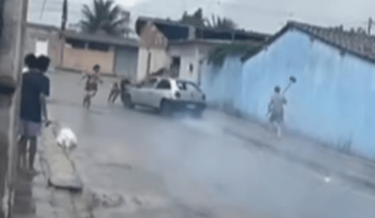 Homem atropela ex com carro após não aceitar fim de relação