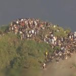 Vídeo mostra turistas ilhados em morro durante tiroteio em operação contra o CV no Vidigal