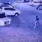 VÍDEO: Ginasta quebra a perna ao ser atropelada dentro de condomínio