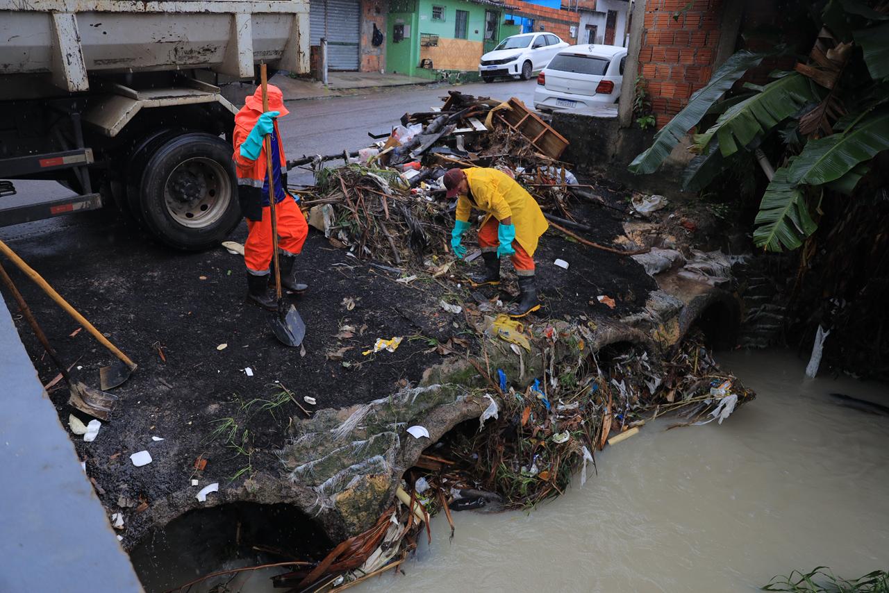 Prefeitura atua para reduzir impactos das chuvas em Manaus