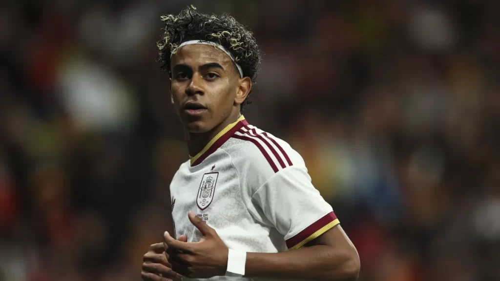 Lamine Yamal em amistoso da Espanha