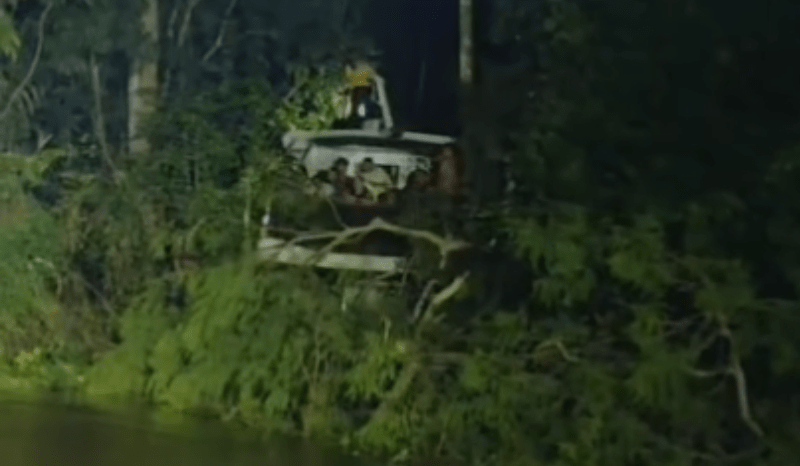 Lancha com passageiros perde controle e invade laranjal no interior do Amazonas