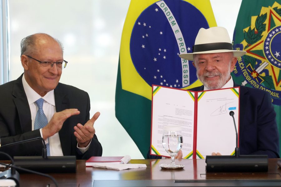 Lula assina decreto e oficializa acordo Mercosul-União Europeia