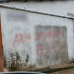 Homem é preso após fazer pichação ligada ao crime