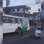 VÍDEO: Ônibus é ‘engolido’ por cratera em Manaus