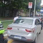 Mais de dez veículos autuados por estacionamento irregular