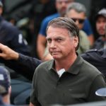 Bolsonaro tem melhora gradual, mas enfrenta dor e fadiga, dizem médicos