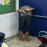 Homem é esfaqueado durante briga em estacionamento de supermercado em Manaus