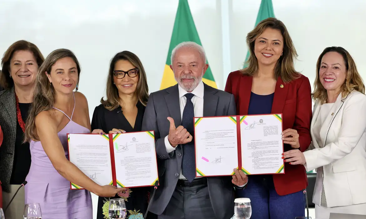Lula sanciona Lei que prevê tornozeleira eletrônica para agressores de mulheres