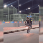 Vídeo mostra queda de motociclista ao tentar manobra ‘RL’ durante rolezinho