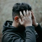 Excesso de estímulos digitais pode sobrecarregar o cérebro, alerta psiquiatra