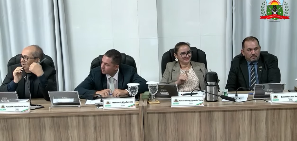 Vereadora faz gesto de cunho sexual em sessão Legislativa da Câmara Municipal de Ubajara • YouTube/Câmara de Ubajara