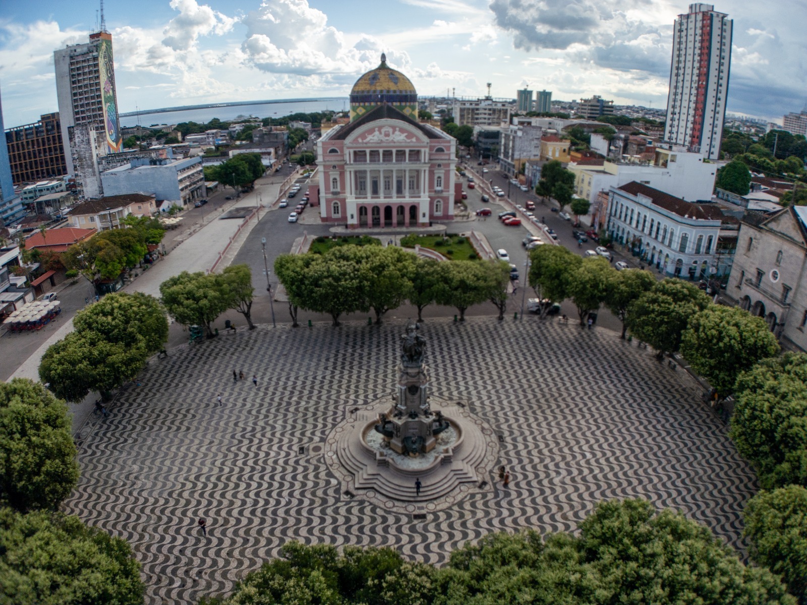 Serviços essenciais de Manaus funcionam no feriado do Dia do Trabalhador