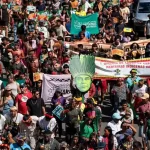 Indígenas marcham em Brasília contra Marco Temporal