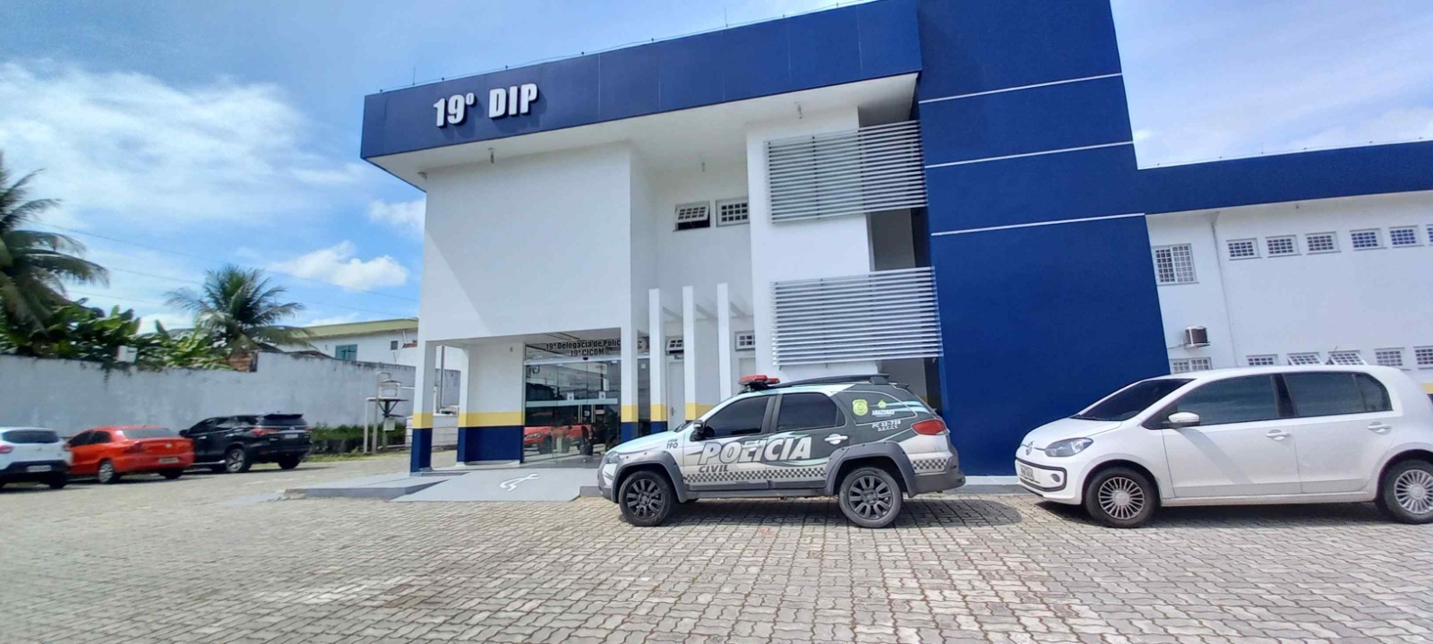 Mulher é presa por aplicar golpe de R$ 100 mil em clínicas de estética e comércios em Manaus