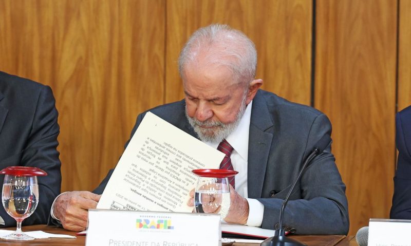 Lula veta projeto que reconhecia estágio como experiência profissional no Brasil