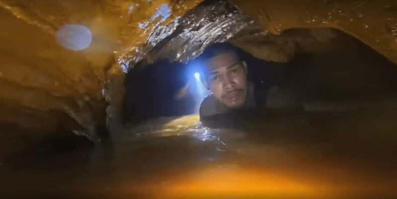 Grupo entra em caverna para procurar ouro e acaba preso após inundação