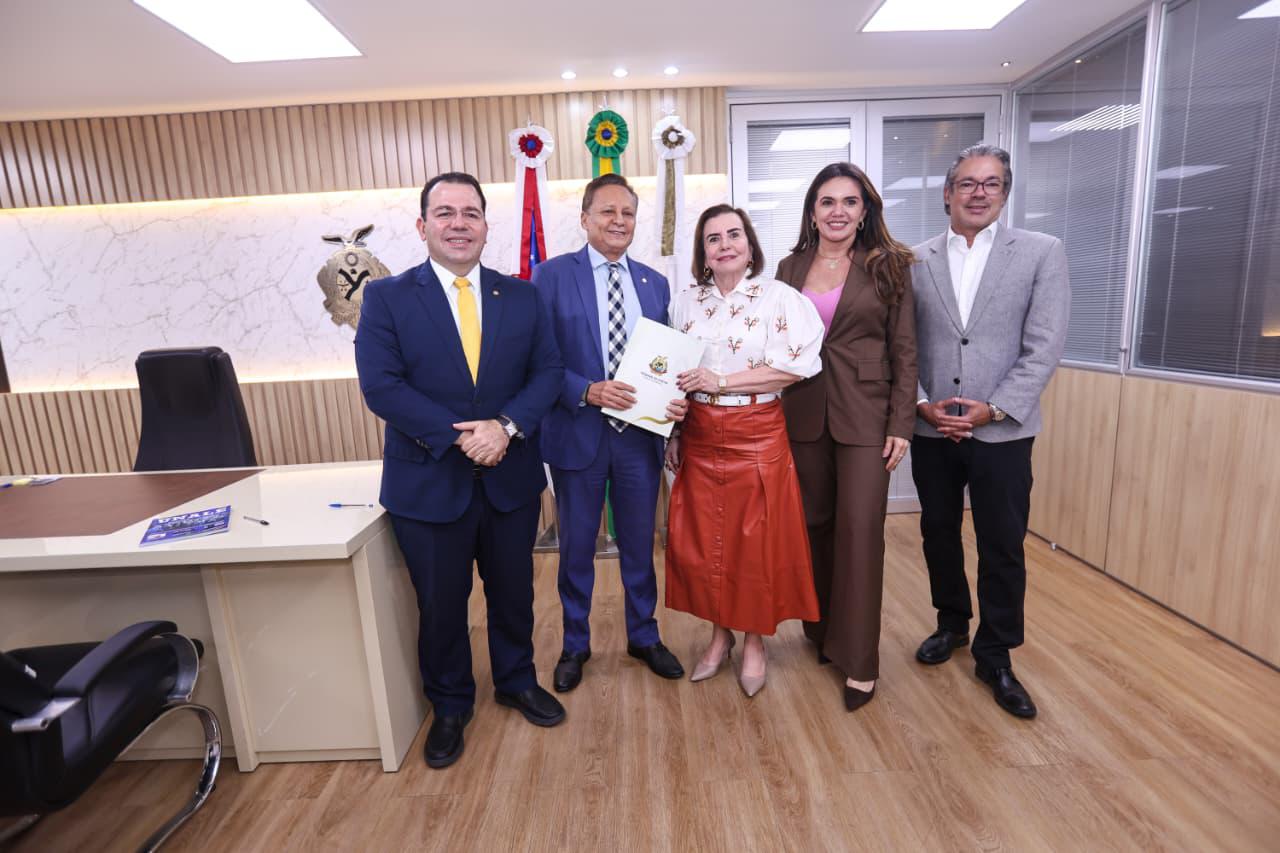 Adjuto Afonso recebe visita institucional de Yara Lins e Josué Neto