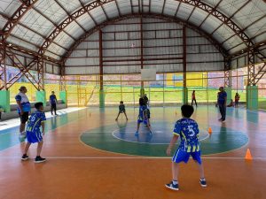 Estudantes participando de competição esportiva escolar das Municipíadas em Manaus