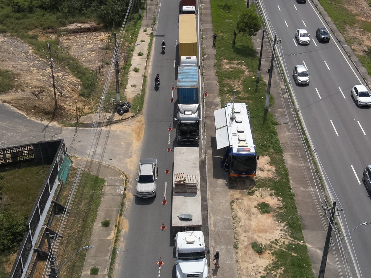 Detran-AM registra mais de 400 irregularidades em caminhões em Manaus