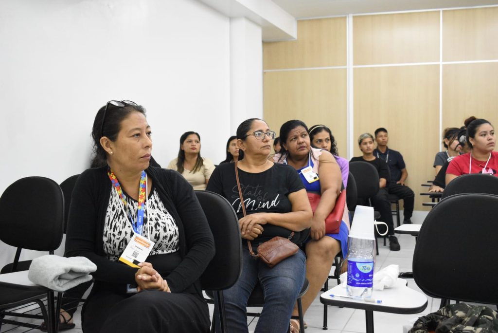 Candidatas selecionadas participando de curso de capacitação promovido pela Semtepi