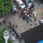Vídeo mostra tumulto durante transferência de PMs presos em Manaus