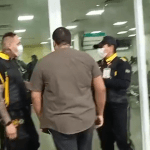 VÍDEO: Grávida dá à luz em banheiro de maternidade após demora no atendimento em Manaus