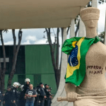 Para 54% de brasileiros, redução de penas do 8 de janeiro beneficia Bolsonaro, diz Quaest
