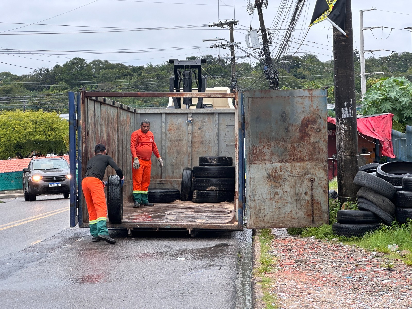 Mais de 78 mil pneus descartados irregularmente são recolhidos em Manaus