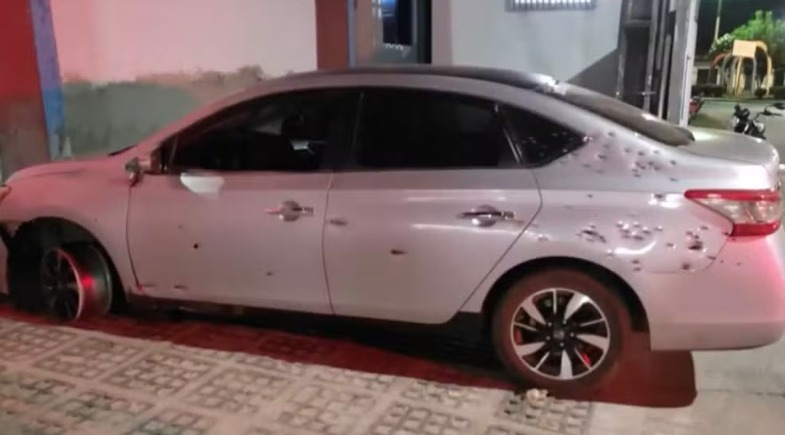 Carro atingido por tiros durante emboscada em Olinda Nova do Maranhão