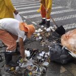 Prefeitura intensifica limpeza de caixas coletoras no Centro