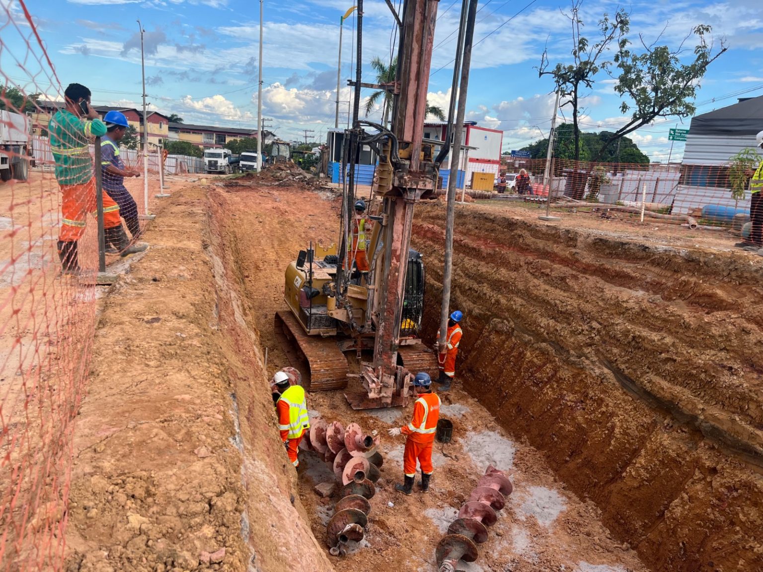 Obra do complexo viário Passarão avança com concretagem de 118 estacas em Manaus