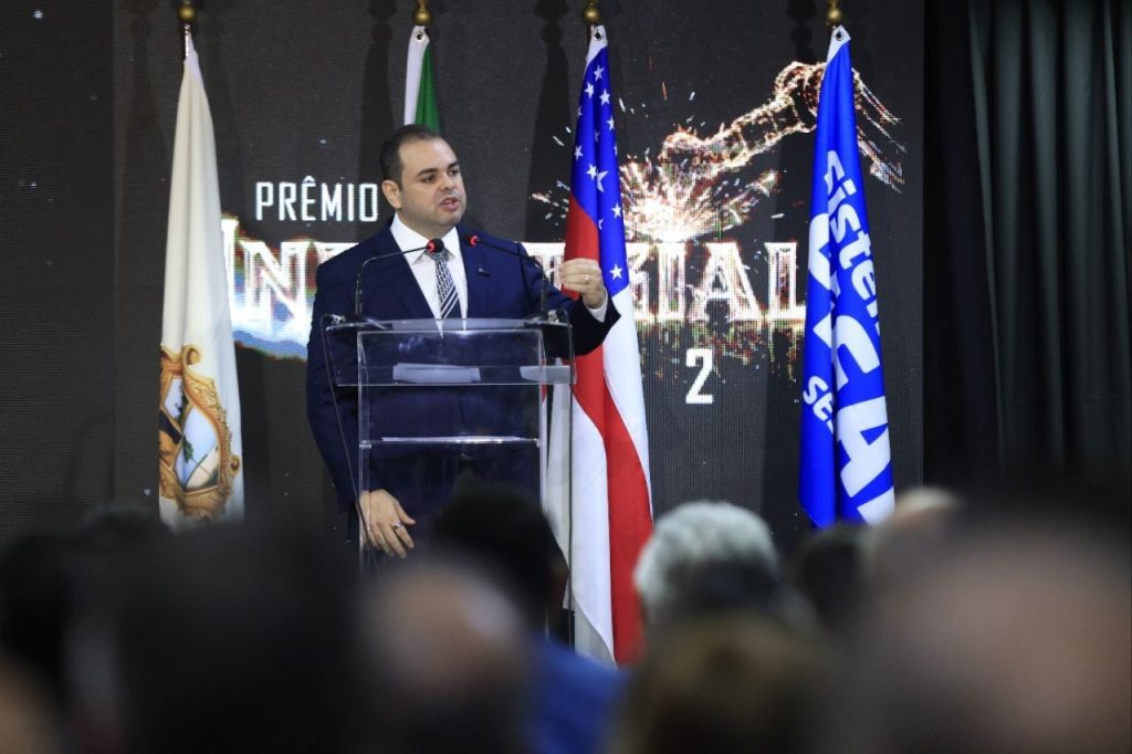 Governador Roberto Cidade discursa durante Prêmio Industrial do Ano 2026 em Manaus