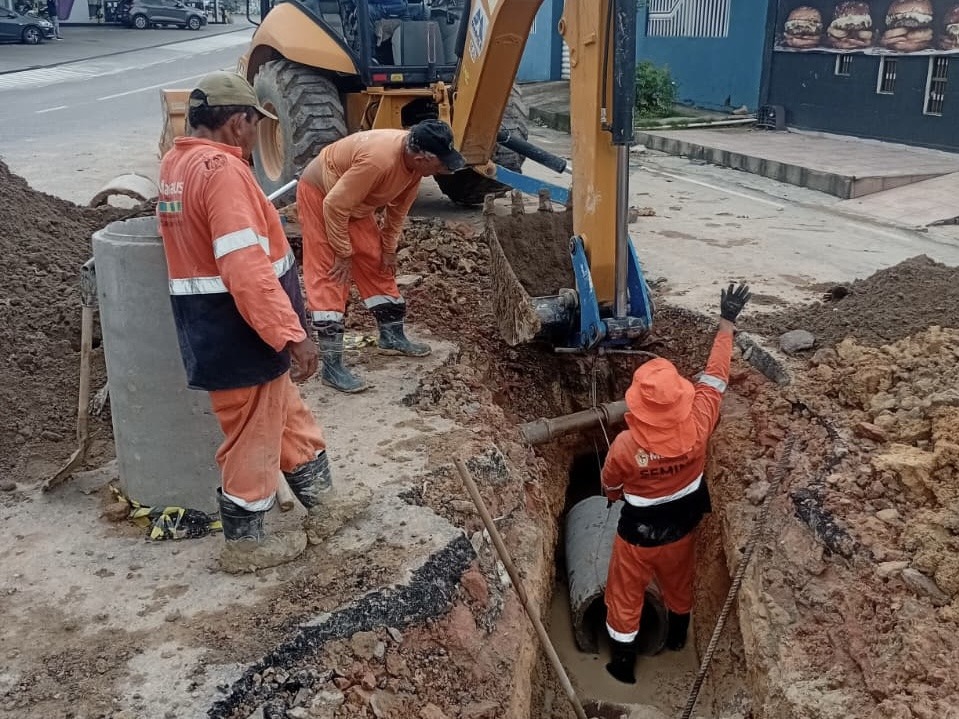 Prefeitura inicia nova drenagem profunda no bairro Flores, em Manaus