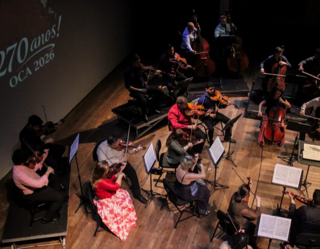 Orquestra de Câmara de Manaus durante concerto de música brasileira