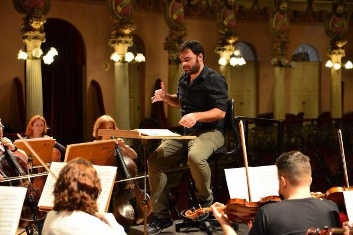 Sobrinho-trineto de Carlos Gomes, Otávio Simões rege ópera histórica no Teatro Amazonas