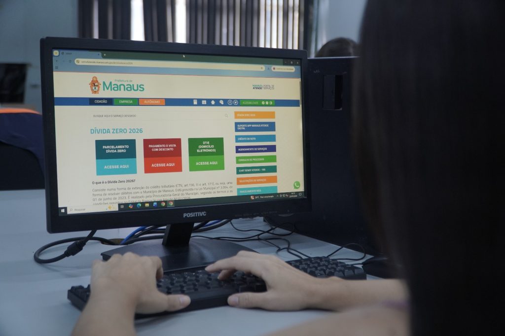 Usuária no portal do Manaus Atende para adesão ao programa Dívida Zero 2026