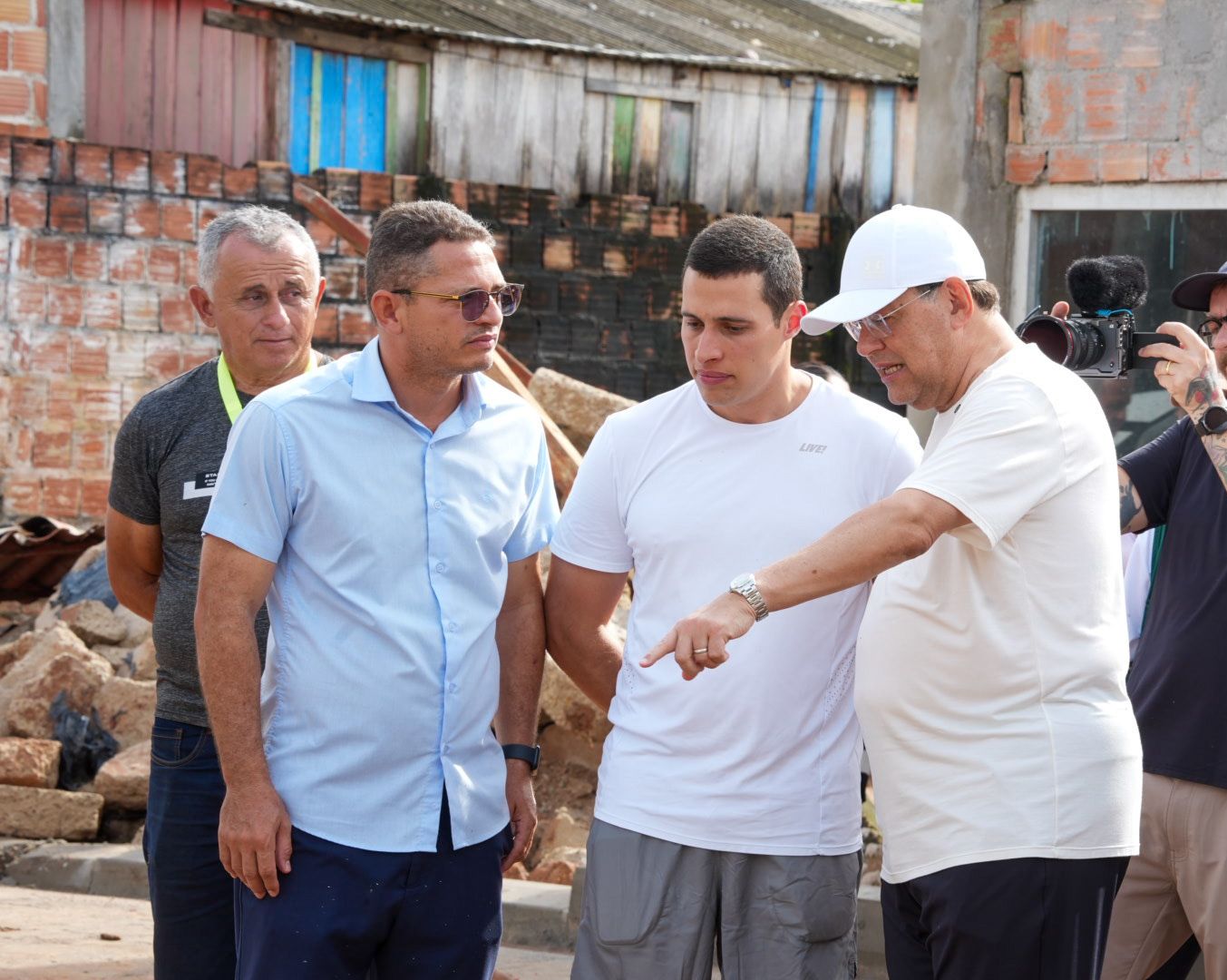 Obras no Cacau Pirêra avançam e moradores relatam fim de alagamentos