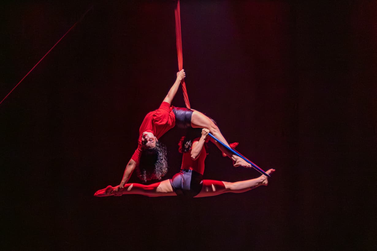 Festival circense feminino leva arte gratuita a escolas de Manaus
