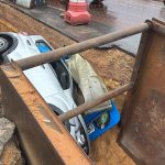 VÍDEO: Carro cai em vala de obra em Manaus