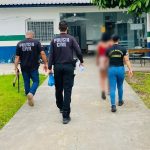 Casal é preso com arma e macaco no Amazonas