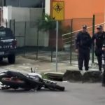 Motorista de micro-ônibus foge após acidente que matou motociclista em Manaus