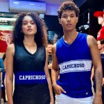 Moda inspirada em Garantido e Caprichoso ganha destaque em Manaus