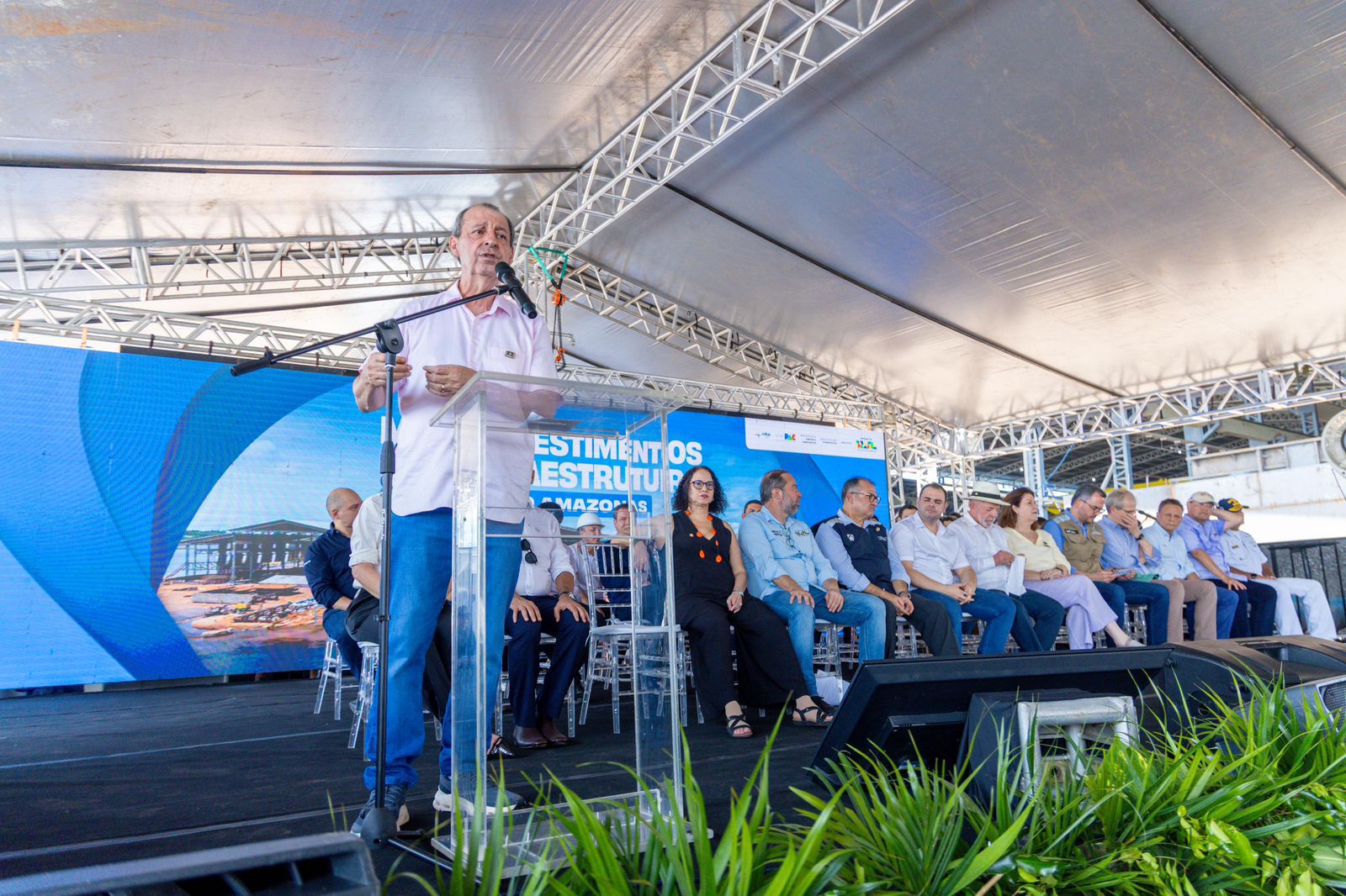 Omar destaca mais de R$ 7 bilhões em investimentos para o Amazonas