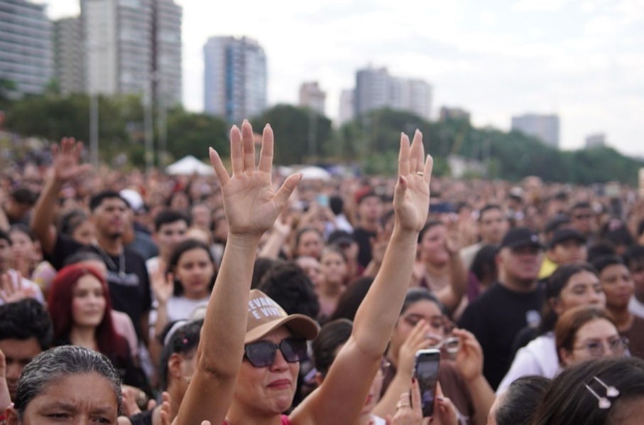 Amanhecer Manaus reúne cerca de 70 mil pessoas na Ponta Negra